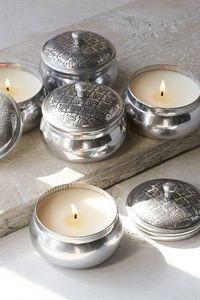 Portavelas metálico de diseño único para decoración del hogar, regalos y ocasiones especiales. - Product Image 5