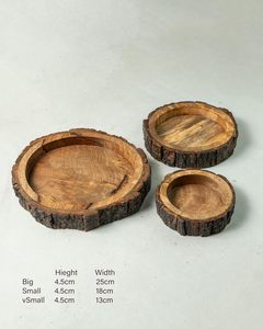 Plateau de service jetable durable en bois naturel avec incrustation d'écorce de bois de qualité supérieure |   Plateau en bois rustique de luxe |   Cadeau d'affaires au design bohème - Product Image 2