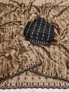 Elegante Saree de Seda Beige con Bordado Negro y Blusa con Lentejuelas para Mujer, Traje Tradicional Indio para Bodas - Product Image 3