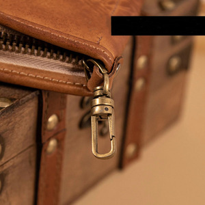Porte-clés de luxe en cuir avec plusieurs compartiments pour clés, cartes et objets personnels - Product Image 5
