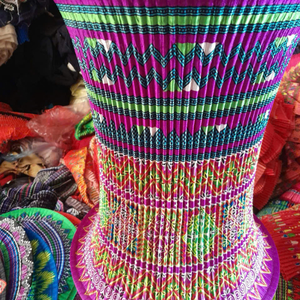 Lanterne en soie authentique du Vietnam, Hoi An, pour la décoration des fêtes de Tet et l'éclairage vibrant des événements en plein air par 99 Gold Data - Product Image 6