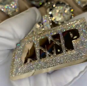 สร้อยคอจี้ฮิปฮอปแบบกำหนดเอง หรูหรา ประดับเพชร VVS สีเงิน รูปทรงตัวอักษร พร้อมจี้โมอิสซาไนต์ - Product Image 2