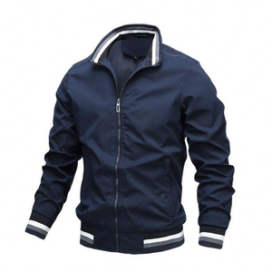 เสื้อแจ็คเก็ตบอมเบอร์สีขาวสำหรับผู้ชาย ยี่ห้อ FAST MART INDUSTRY คุณภาพเยี่ยม เป็นมิตรกับสิ่งแวดล้อม กันลม ดีไซน์สีสันตามสั่ง ปิดด้วยซิป เหมาะสำหรับฤดูหนาว - Product Image 4