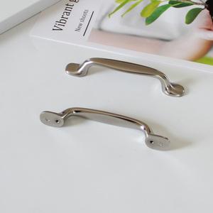 Precio de fábrica: Tirador moderno de aleación de zinc satinado y duradero para gabinetes de cocina, baño, muebles, cajones y puertas de armario. - Product Image 4