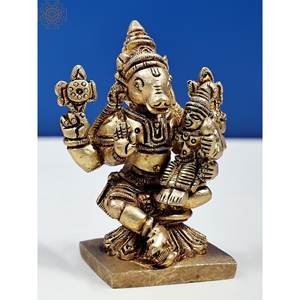 Pequeño Varaha Idol de 3 pulgadas de latón hecho a mano con esculturas de Devi Lakshmi hechas en India - Product Image 2