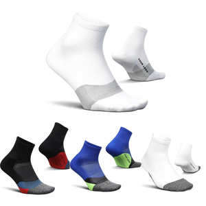 Chaussettes de yoga pour femmes avec logo personnalisé, antidérapantes, en coton et fibre de bambou, respirantes, à séchage rapide, avec compression et design sur le corps et le bord du chaussette - Product Image 6