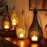 Lanterne à bougie en métal marocaine personnalisée en gros avec découpes ajourées pour la décoration de la maison, du Ramadan, de l'Aïd et des mariages