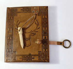 Carnet de notes en cuir marron antique avec tête de cerf embossée, papier recyclé en coton, idéal pour cadeau et voyage - Product Image 3