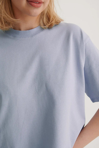Camiseta Corta Holgada para Mujer al por Mayor, de Poliéster/Algodón, Rayas, Cuello en V, Manga Corta, Ajuste Delgado, Casual, Transpirable, con Logotipo Personalizado - Product Image 5
