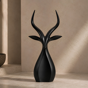 Sculpture décorative abstraite de cerf, sculpture de cerf noir moderne, figurine en résine, décoration de table, minimaliste et artistique - Product Image 1
