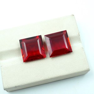 Par de Esmeraldas Rojas Cultivadas en Laboratorio: Facetadas Cuadradas, 11.80 ct, 2 Piezas - Product Image 2
