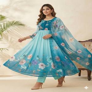 Conjunto de Vestido Georgette VASTRA COTTAGE con Mangas Bordadas a Mano, Pantalón y Dupatta de Seda Taby con Estampado Digital y Borde de Lentejuelas - Product Image 2