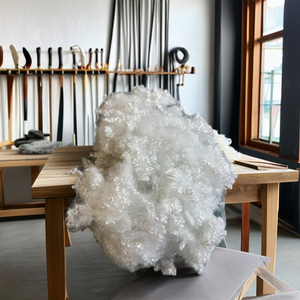 Fibres de polyester recyclé 100% blanches 4D HCS, certifiées GRS, fibres creuses conjuguées siliconées VIKOHASAN, ignifuges - Product Image 1