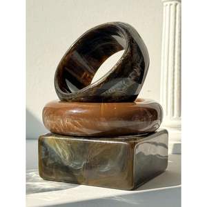 Bracelets en résine cristalline et en bois, accessoires de mode pour un style festif et décontracté - Product Image 3