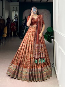 Lehenga Choli en soie Tasar, traditionnel et emblématique, avec bordure en dentelle, idéal pour les mariages, les fêtes de Diwali et les bals de promo - Product Image 1
