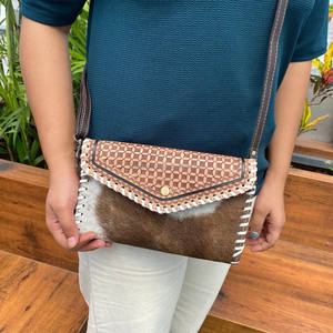 Monedero cruzado de cuero hecho a mano para mujer, monedero de piel de vaca occidental con tarjetero Floral, bolso de mano para teléfono móvil para viajes - Product Image 2