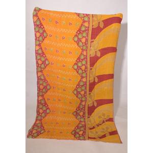 Colcha Kantha Gudri Vintage Hecha a Mano, Reversible, de Algodón, Manta India para un Hogar Acogedor - Product Image 1