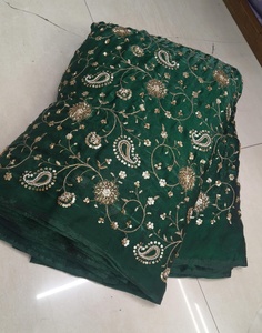 Tissu en soie de qualité supérieure pour la vente en gros, broderie artisanale de luxe, matériau de créateur pour saris indiens élégants et costumes de boutique - Product Image 2