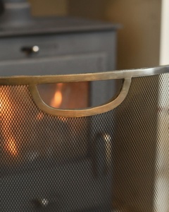 Écran de cheminée en métal courbé Heritage Arc, grille anti-étincelles, protection de foyer autoportante, résistant à la chaleur, finition bronze - Product Image 2