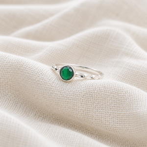 925 <b>Sterling</b> <b>Silver</b> Round Green Onyx Gemstone <b>Ring</b> 1.4g with Bezel Setting and Hammered <b>Band</b> Wholesale Jewelry - Product Image 2