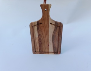 Tabla de Cortar con Mango de Madera de Acacia, Ranura para Recoger Jugos, Sostenible, No Tóxica, Antideslizante, 1.5 cm de Grosor, Apta para Lavavajillas, 100% - Product Image 1