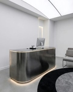 Silla de Barbero Hidráulica Ajustable Curva de Cuero Negro Moderno Modelo 9805 de DECORS ALL con Reposapiés para Salón de Belleza - Product Image 5
