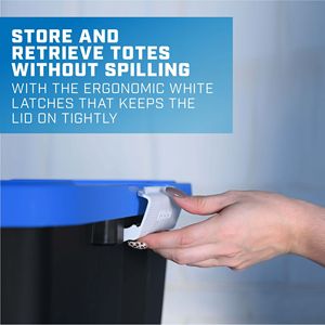 Set di 4 Contenitori di Plastica Resistenti da 17 Galloni con Chiusura, Base Nera e Coperchio Blu - Product Image 5