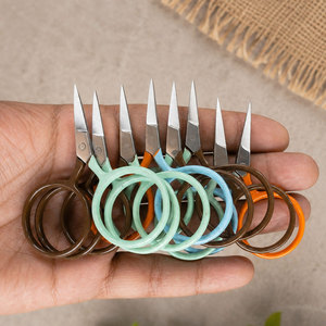 Tijeras de Bordado Profesionales de Acero Inoxidable, Tijeras de Costura de Precisión con Mango de Doble Color, Fabricante de Marca Privada OEM - Product Image 2
