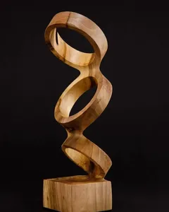 Sculpture rustique en bois pour la décoration de ferme, mettant en valeur un savoir-faire détaillé et un charme culturel dans le salon - Product Image 6