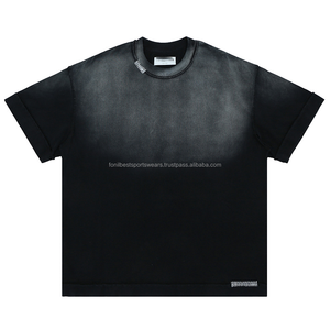 เสื้อยืดคอกลมแขนสั้นผู้ชาย สีดำไล่เฉด ผ้าถัก 100% คอตตอน สไตล์สตรีท ทรงปกติ ระบายอากาศได้ดี มีโลโก้ด้านหน้า น้ำหนัก 300 กรัม - Product Image 1
