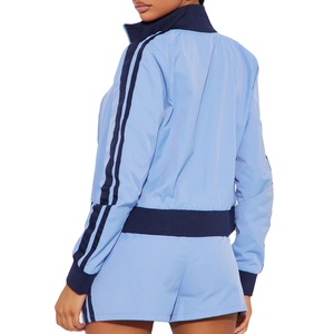 Ensemble de shorts sportifs 2 pièces pour femme avec accents bleu marine et bandes latérales, coupe classique, pour le printemps et l'été - Product Image 4