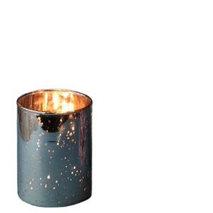 Portavelas de Metal Glamuroso con Diseño Calado, Ideal para Decoración del Hogar con Velas de Lujo - Product Image 1