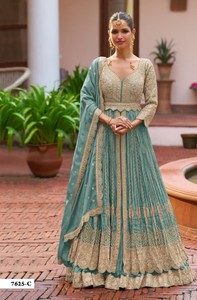 Traje Chinon Semisellado con Bordado y Cordón, Estilo Moderno para Bodas y Fiestas - Product Image 2