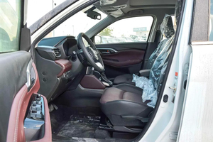 รถยนต์ TOYOTA URBAN CRUISER ปี 2025 ใหม่เอี่ยม 0 กม. 5 ที่นั่ง เครื่องยนต์ 4 สูบ 199 แรงม้า เกียร์อัตโนมัติ - Product Image 4