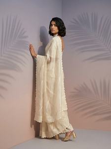 Sari en soie de framboise pure Elite Weaves brodé avec des motifs Leheriya et une bordure à sequins - Product Image 5