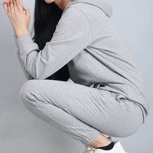 Survêtement pour femmes, tenue de fitness moderne avec matériau flexible, structure confortable et design élégant, idéal pour le sport - Product Image 5
