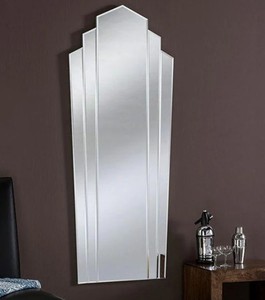 Espejo de Pared Estilo Veneciano con Marco de Vidrio Grabado Ornamental, Silueta Curva Elegante y Atemporal - Product Image 1