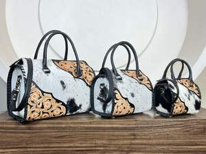 กระเป๋าหนังวัวแท้ลายดอกไม้สไตล์ตะวันตก งานแฮนด์เมด สำหรับงาน March Expo  รับผลิตแบบ OEM ODM ขายส่ง กระเป๋าสะพายไหล่ - Product Image 5