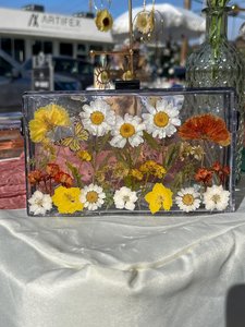 Sac à main en résine avec fleurs pressées de jardin sauvage - Product Image 6