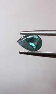 Pierre précieuse naturelle Alexandrite vert-vert turquoise taille poire, pierre brute pour collectionneurs de bijoux et création de bagues sur mesure - Product Image 3