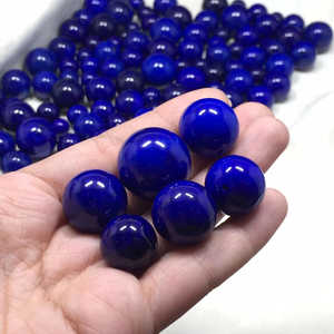 Perles rondes en lapis-lazuli de 6 mm emballées dans un sac pour la fabrication de bijoux - Product Image 1