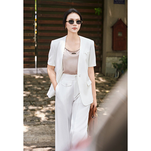 Blazer blanc élégant pour femmes du Vietnam, manches courtes, un bouton, tenue de bureau décontractée, Spandex/Polyester, ODM OEM JAYCE - Product Image 3