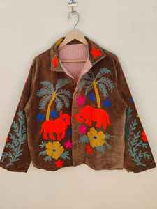 Chaqueta de Terciopelo con Bordado de Rinoceronte y Toro, Abrigo Bohemio con Diseño Floral Artístico, Terciopelo Suzani, Estilo Boho con Motivos Florales y Animales Exóticos - Product Image 2