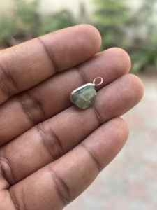 Pendentifs faits à la main en argent sterling 925 avec pierre précieuse péridot vert pour filles et femmes, fabricant de bijoux en argent indien - Product Image 3