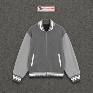 Chaqueta Varsity de Lana Gris con Mangas Gris Claro, Chaqueta Bomber de Béisbol de Primera Calidad para Hombre y Mujer, Chaqueta Letterman al por Mayor - Product Image 5