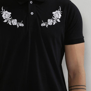 Polo en coton brodé élégant et respirant pour un confort quotidien - Product Image 2