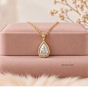 จี้เพชรทรงลูกแพร์ทองคำสำหรับผู้หญิงจาก Maruti Dia Jewels เครื่องประดับหมั้นแบบคลาสสิก - Product Image 4