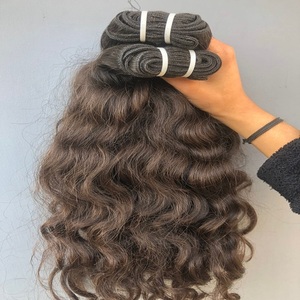 Cabello Humano Virgen 100% Natural Sin Procesar con Cutícula Alineada, Extensiones de Cabello Humano Indio en Paquetes Sueltos con Ondas Naturales - Product Image 3