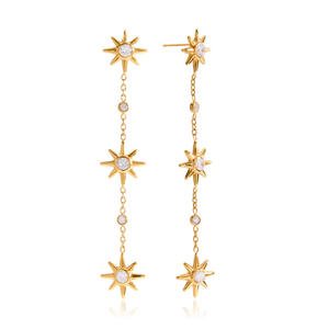 Pendientes de Cadena con Diseño de Estrella y Circonitas, Chapados en Oro de 18K sobre Acero Inoxidable - Product Image 1