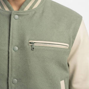 แจ็คเก็ตวาร์ซิตี้แบบกำหนดเองสำหรับผู้ชาย แจ็คเก็ตเบสบอลแบบ Letterman สำหรับผู้ชาย แขนหนัง ปักลาย Chenille รับผลิตแบบ OEM - Product Image 3